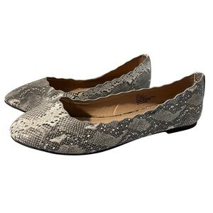 Portland Boot Company Womens Scalloped Edge Faux Suede Flat python Ruthie 7M